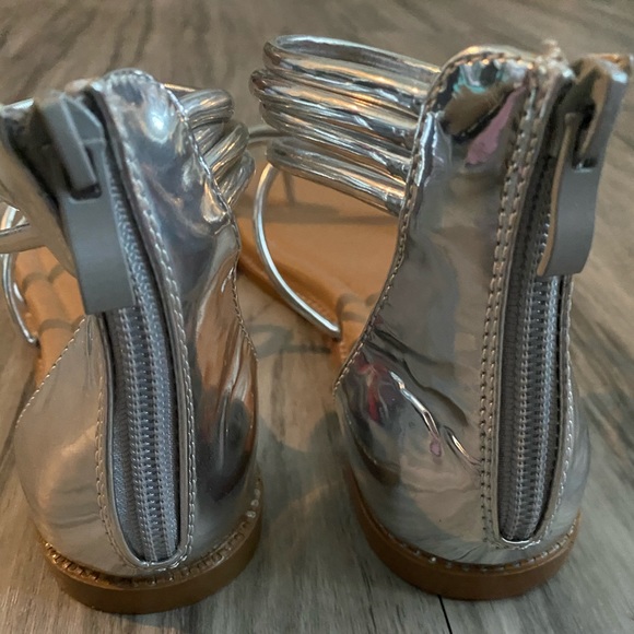 Metallic sandals - Picture 3 of 4